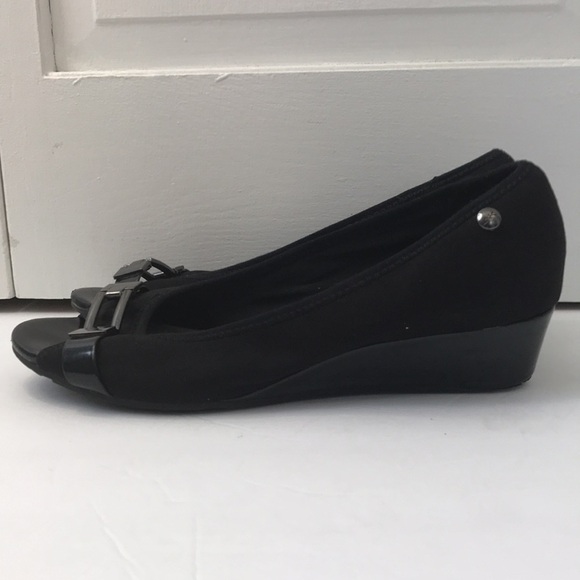 2/$25 ANNE KLEIN SPORT Black Low Open Toe Wedges Size 6.5M - Picture 1 of 7